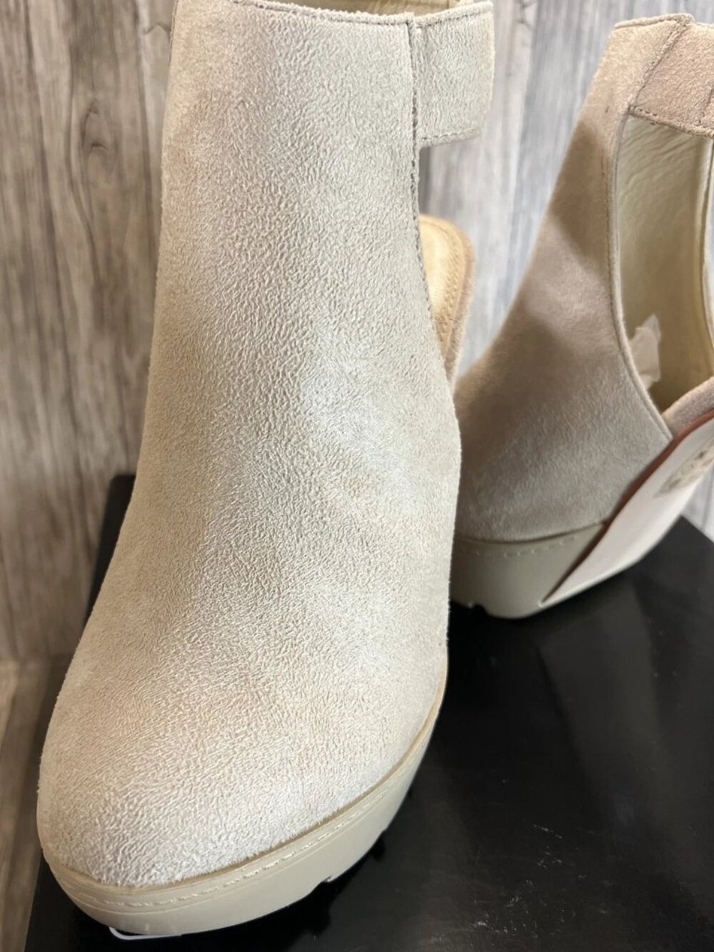 Izabella Rue Taupe Platform Heels in size 7.5